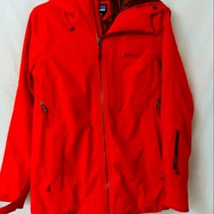 Patagonia snow jacket, Gortex, "Recco Bekin"for finding people who are lost